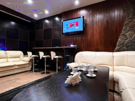 Лаундж-клуб Камелот Екатеринбрг, ул. Серафимы Дерябиной, 15/1 Лаундж-клуб Камелот Екатеринбрг, ул. Серафимы Дерябиной, 15/1