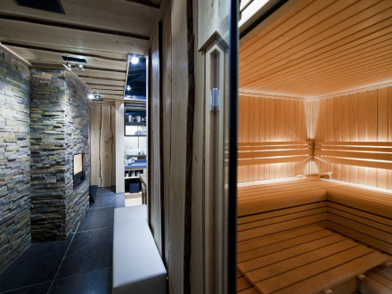 Сауна на 15 человек: комфортный отдых большой компанией