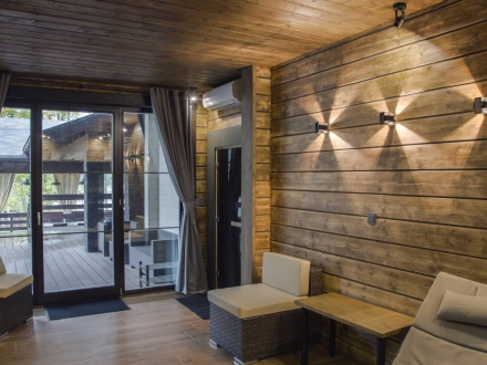 Аренда дома с сауной: формат отдыха, который всё включает