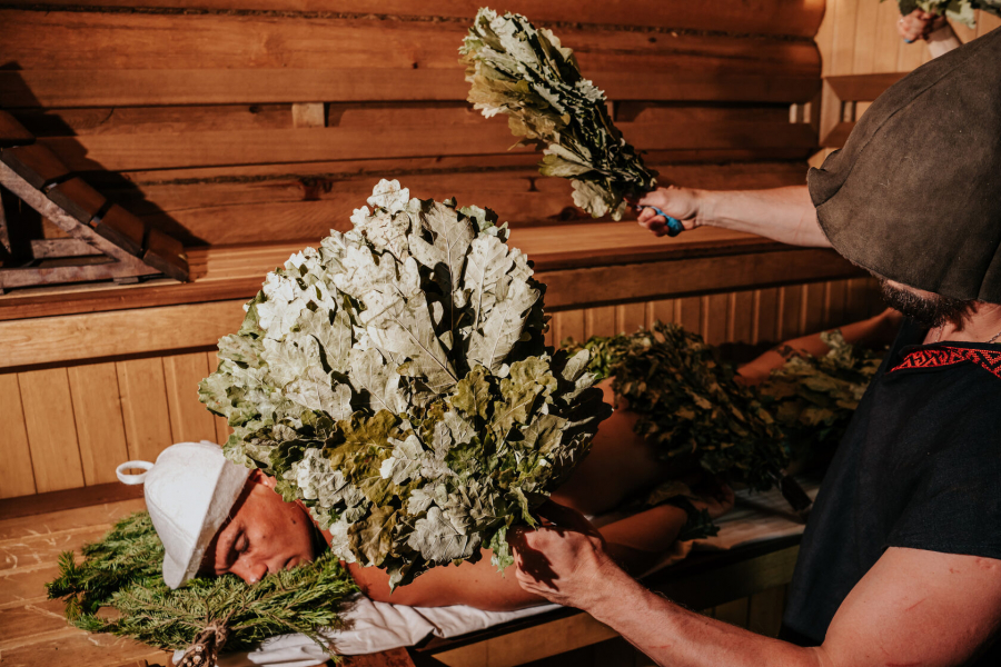 Техники парения веником: базовые и продвинутые Техники парения веником: базовые и продвинутые