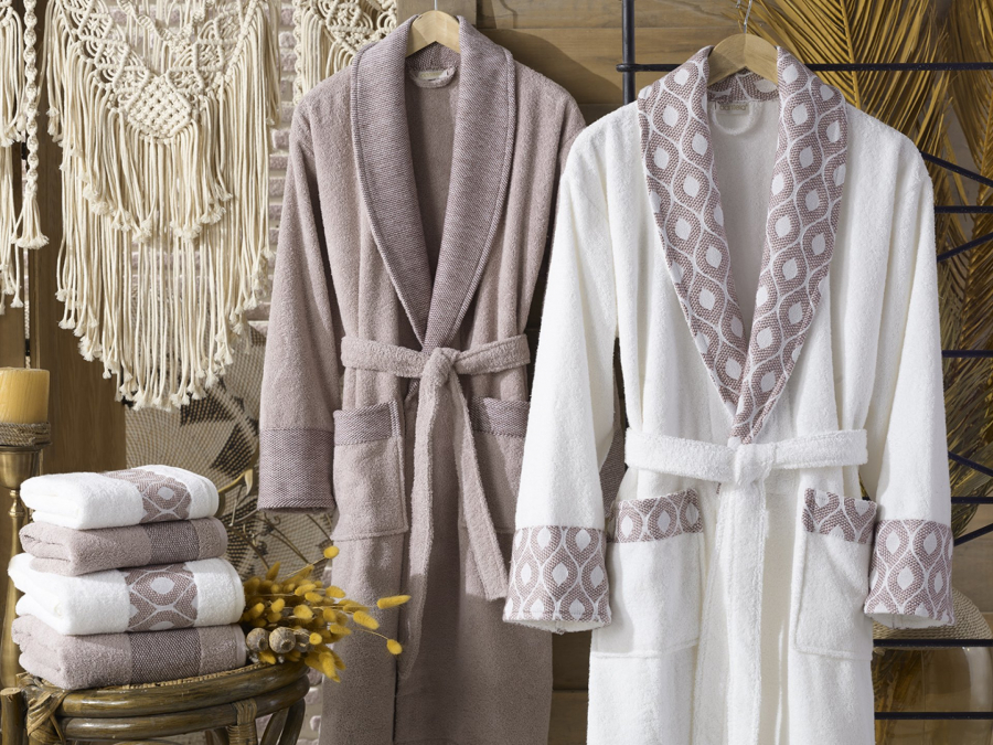 Полотенца, простыни и халаты для бани: как выбрать и ухаживать Полотенца, простыни и халаты для бани: как выбрать и ухаживать